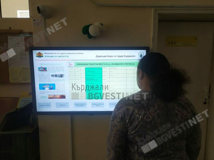  215 са свободните работни места на трудовата борса в Кърджали,49 са за висшисти