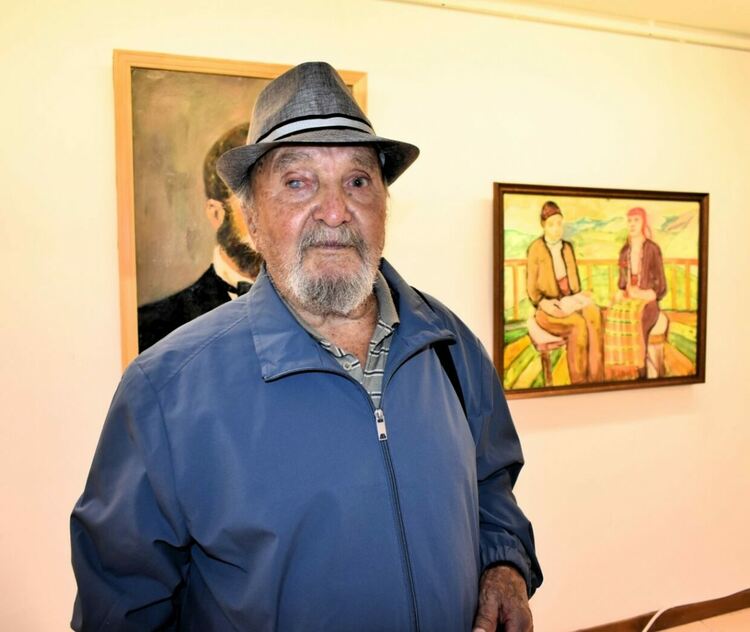 90-годишният Вълчо Иванов с изложба в старинното училище "Свети Георги"