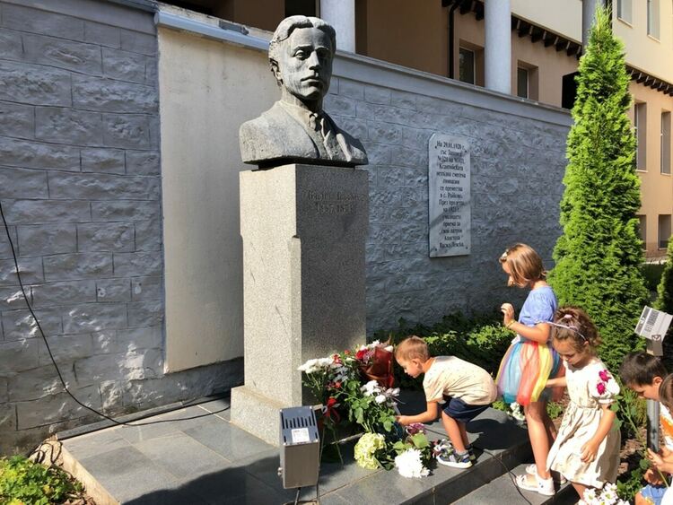 И в Смолян почетоха 187 години от рождението на Васил Левски