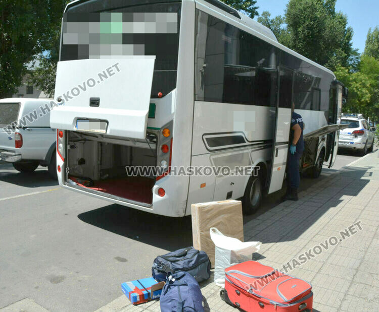 Задържаха 700 кг препарати за растителна защита в автобус