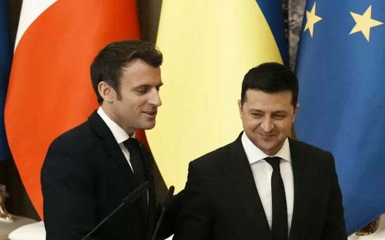 Зеленски и Макрон обсъдиха разполагането на чужди войски в Украйна