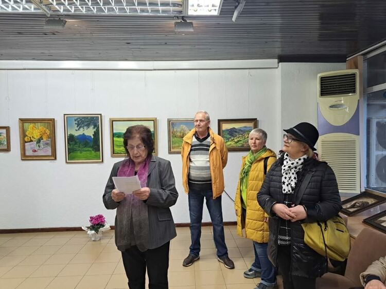 Традиционната Великденска изложба в КДК привлече ценители на изкуството в Смолян 