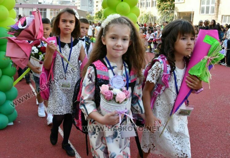 Обявиха електронното класиране на бъдещите първолаци в Хасково