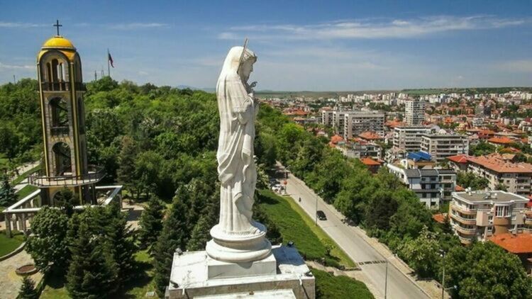 Слънчево и горещо, градусите ще достигнат 33 