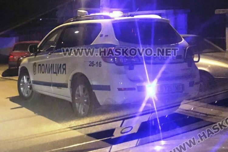 7 мъже са задържани при масов бой с изпочупени две къщи и кола