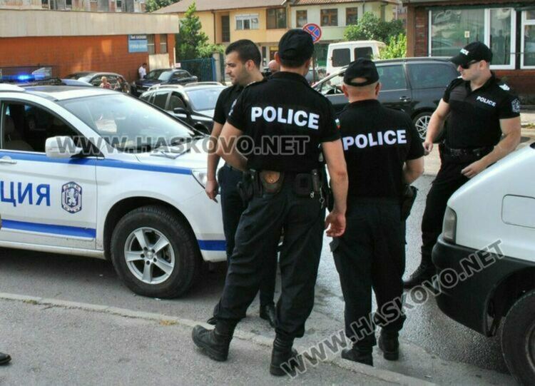 Откриха малки количества дрога в трима на възраст между 17 и 21 години