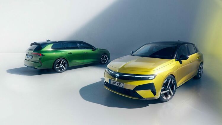 Новото лице на Opel Astra ще се откроява със светеща емблема
