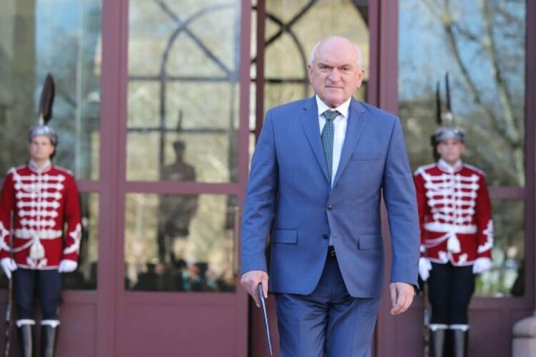 Главчев и заместничките му също са съгласни да станат служебен премиер