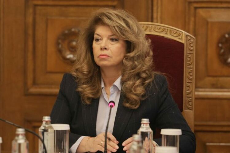Последни консултации при Йотова преди да обяви името на служебния премиер