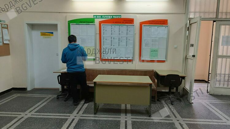 82 са вакантните места на трудовата борса в Кърджали,позициите за висшисти са 15