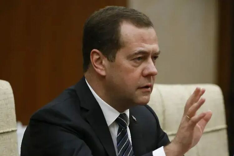 Медведев: Третата световна война ще започне, ако САЩ продължат ударите срещу Иран
