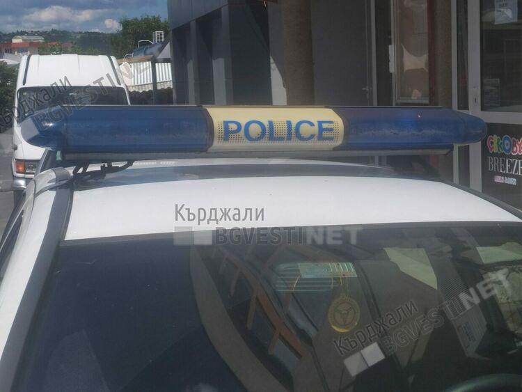 58-годишен шофьор под влияние на алкохол блъсна "Мерцедеса"си в дърво при Устрен