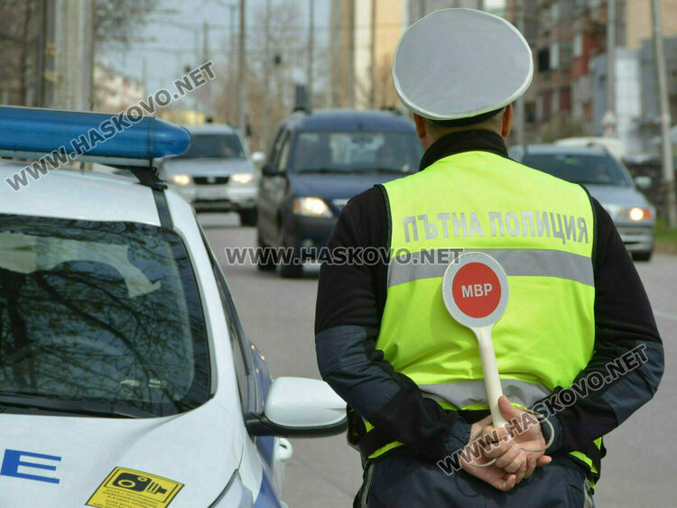 Задържаха двама пияни водачи в Хасковска област