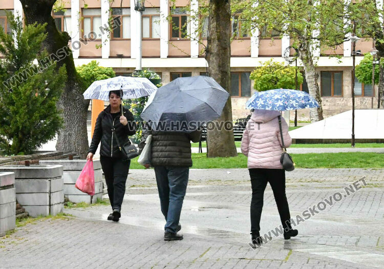 Жълт код за дъжд в Хасковско в първия ден на баловете