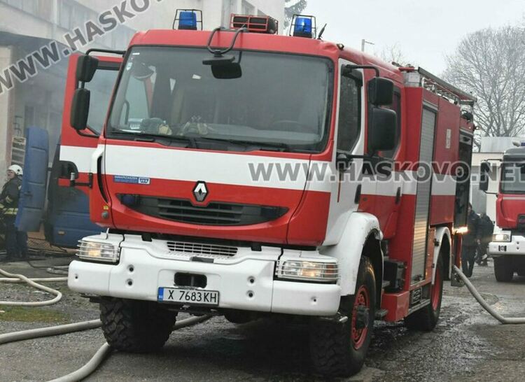 Мъж е с изгаряния при взрив от заваряване на резервоар на камион 
