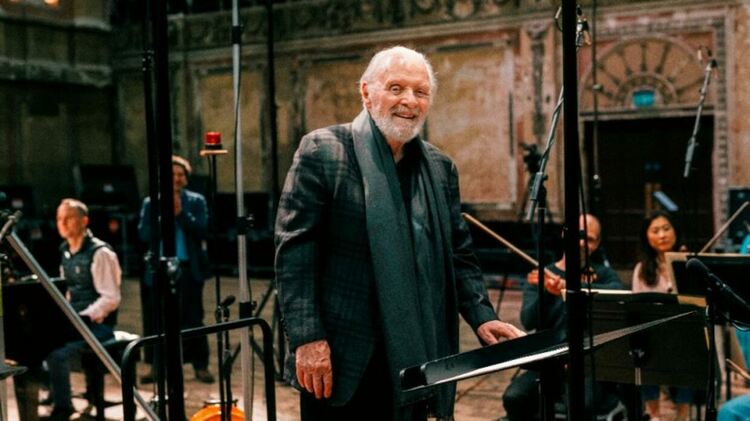 На 88 години Anthony Hopkins издаде дебютен сингъл