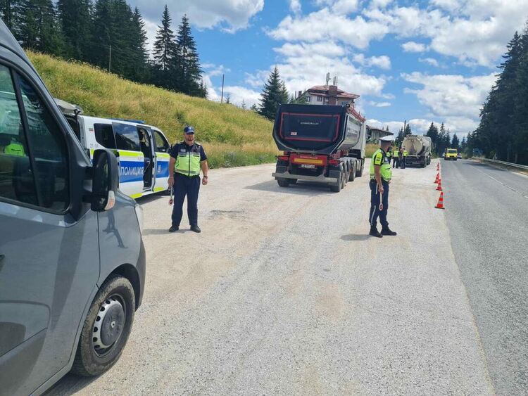 11 нарушения установи полицията при спецоперация на прохода Рожен