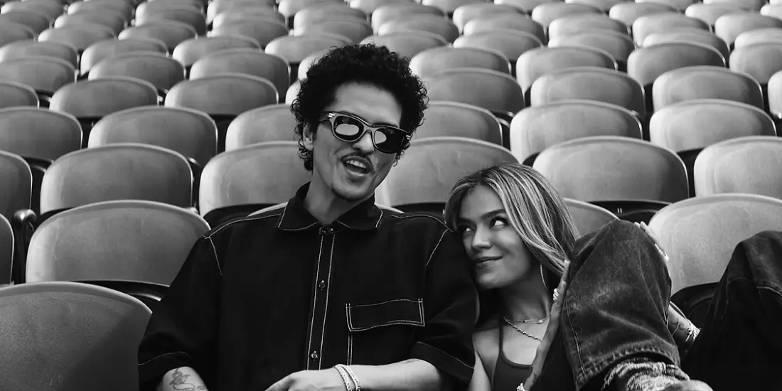Гледайте новото видео на KAROL G и Bruno Mars