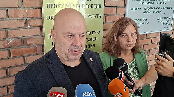 14-годишният ученик, убил майка си в Пловдив, остава в ареста