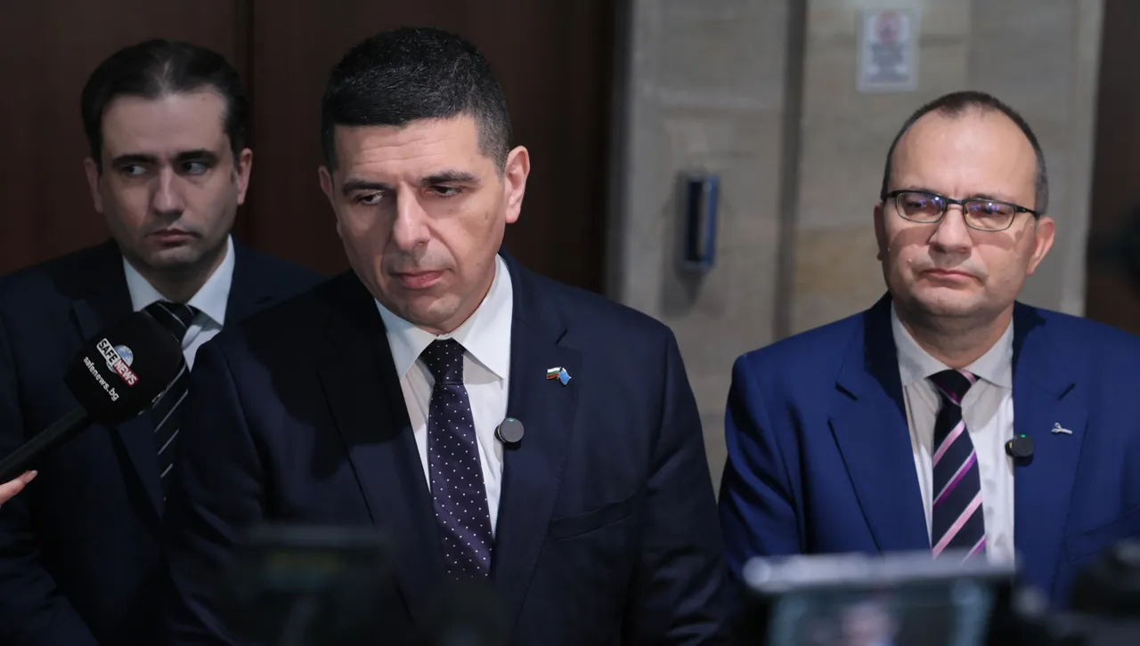 Ивайло Мирчев: Току-що е ударен нов танкер в Черно море! От тази нощ Путин атакува територията на НАТО