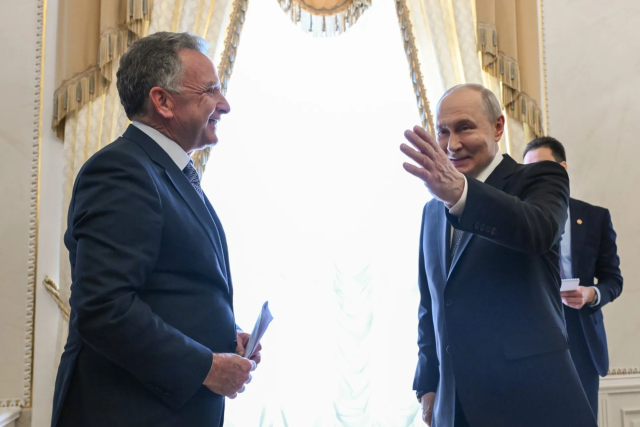 Уиткоф възхвали издирвания за военни престъпления Путин като „хуманист“, след като Русия освободи американски затворник