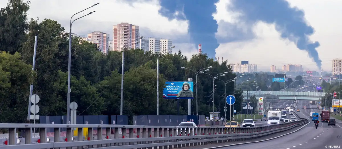 Удари с украински дронове: Как се промени животът в Москва и Петербург