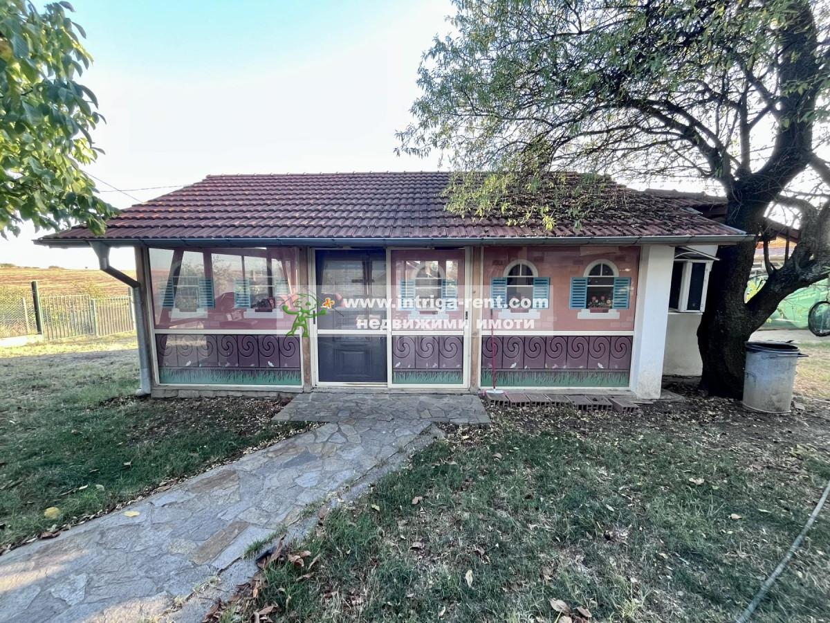 №4009 Двуетажна къща с голям двор за продажба, квартал Кенана (Кекличево стопанство).