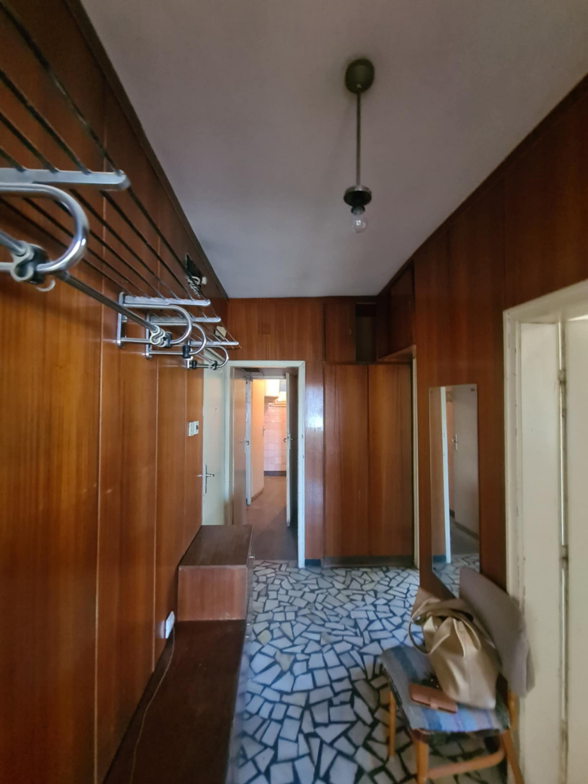 Просторен тристаен апартамент в кв.Овчарски,гр.Хасково
