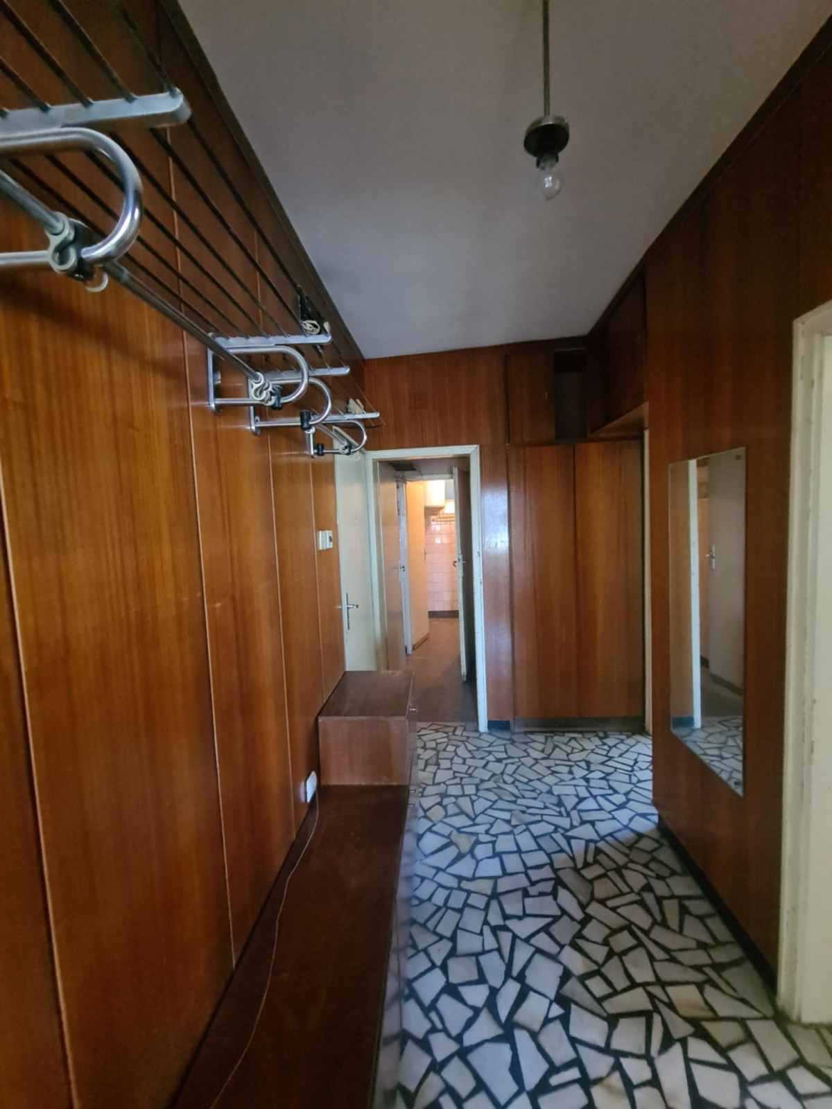 Просторен тристаен апартамент в кв.Овчарски,гр.Хасково