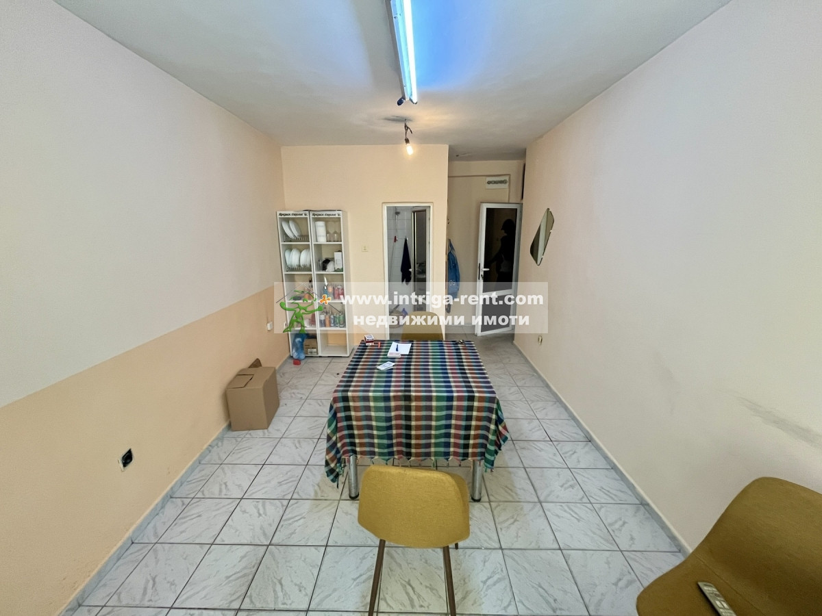 №4111 Офис или хоби стая под наем на тиха улица в центъра на град Хасково.