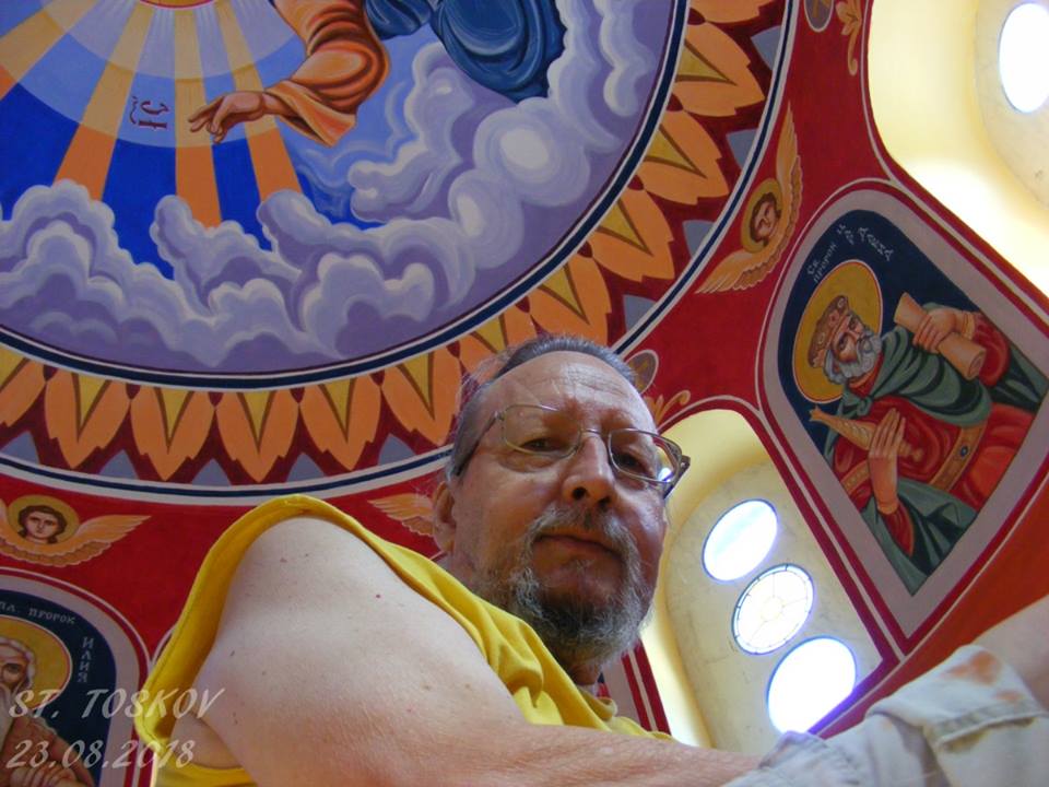 Тихомир Панайотов, параклис „Св. св. Кирил и Методий” Вече месец художникът Тихомир Панайотов работи по иконописите на новопостроения параклис „Св. св. Кирил и Методий” в Асеновград.