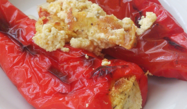 Пиперки със сирене и яйца