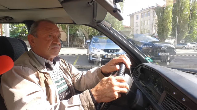 С автоинструктура Валентин Пашов из най-невралгичните места в Хасково. Спазват ли се знаците и вършат ли си работата контролните органи?
